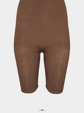 Aritzia High-Rise Biker Shorts in Cocoa & Black. Will bundle for discount